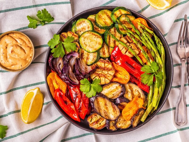 Felejtsük el a grillsajtot és a kerti salátát! – Vegán és vegetáriánus opciók a smokerben 